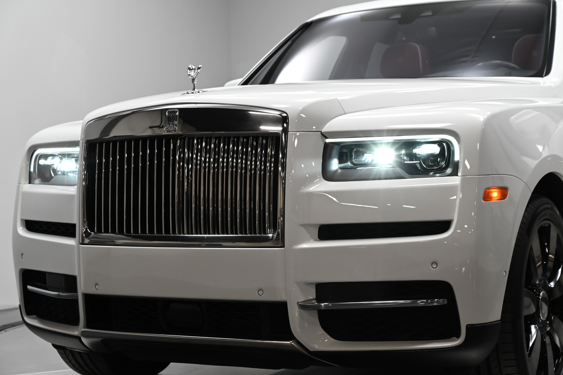 Rolls-Royce reveals Cullinan SUV at a price of $325,000