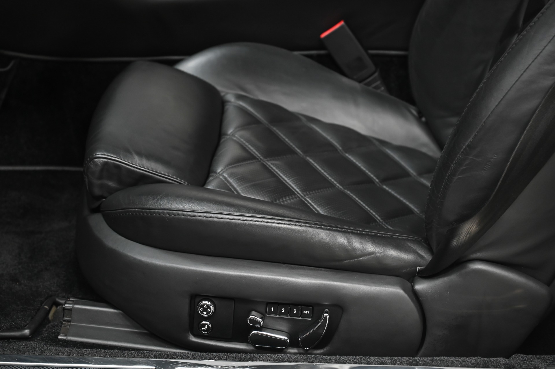 Legacy Silver Air-ride Seat | DuraLeather with D2 Technology - Black