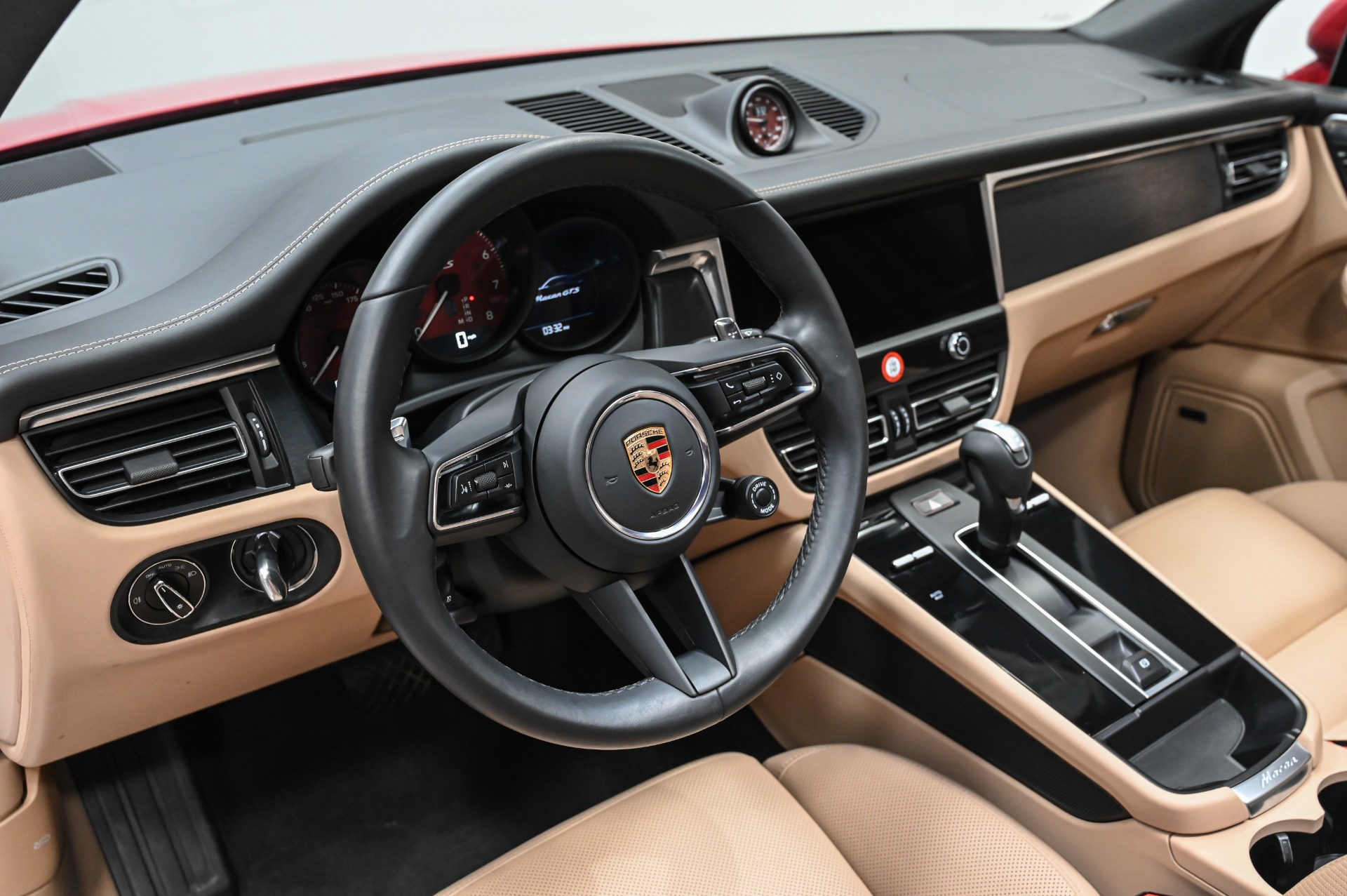 6 Outstanding Features of the 2021 Porsche Macan - Porsche Beachwood Blog