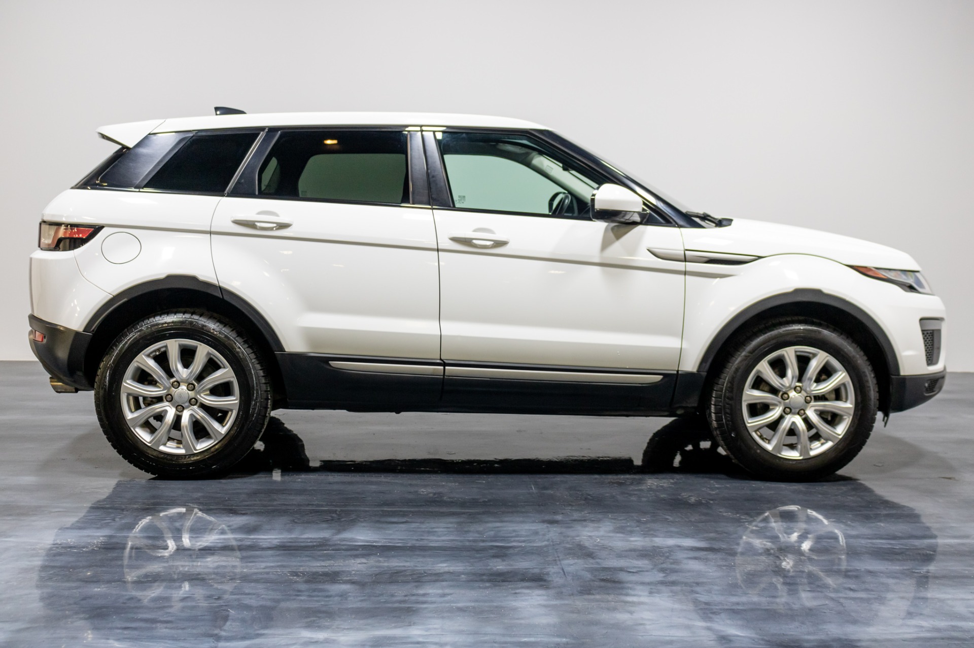 Used 2018 Land Rover Range Rover Evoque SE Sport Utility 4D For Sale