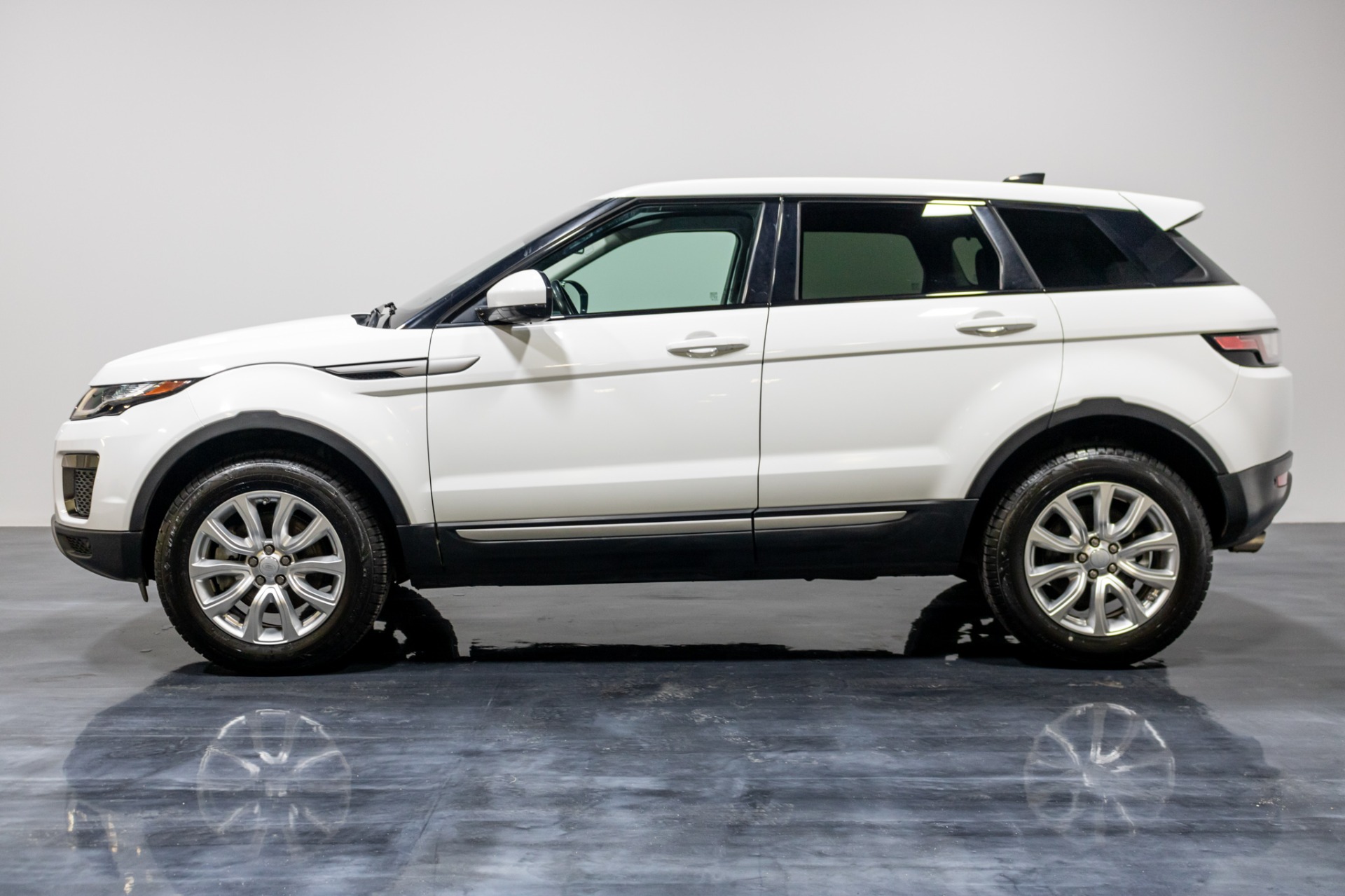 Used 2018 Land Rover Range Rover Evoque SE Sport Utility 4D For Sale