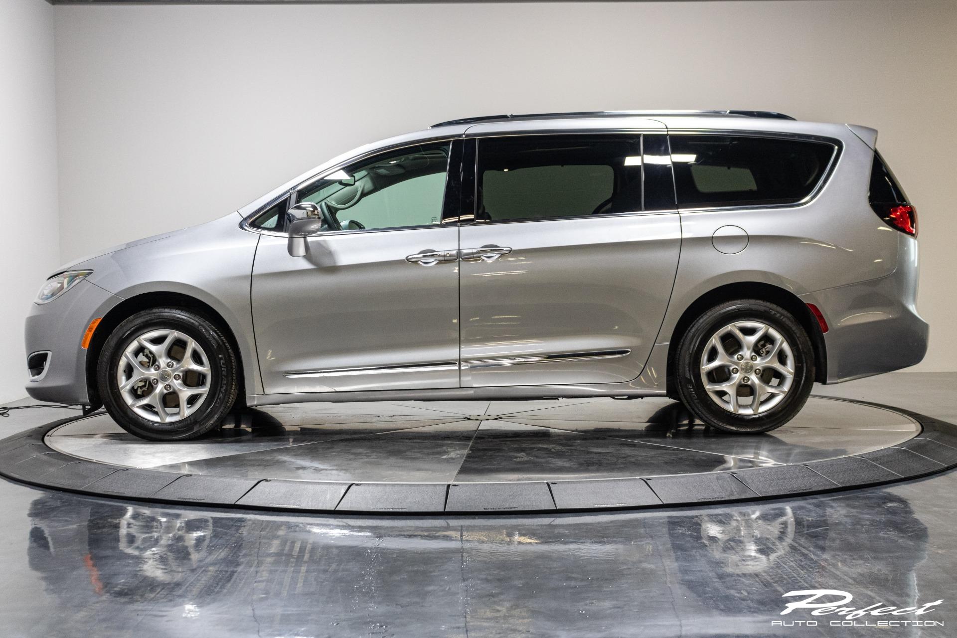 Used 2020 Chrysler Pacifica Limited Minivan 4D For Sale ($28,493 ...